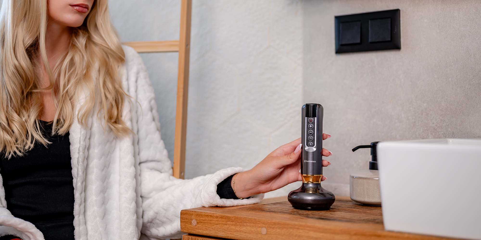 Masażer antycellulitowy z funkcją bańki chińskiej Humanas DermaSmooth - szary